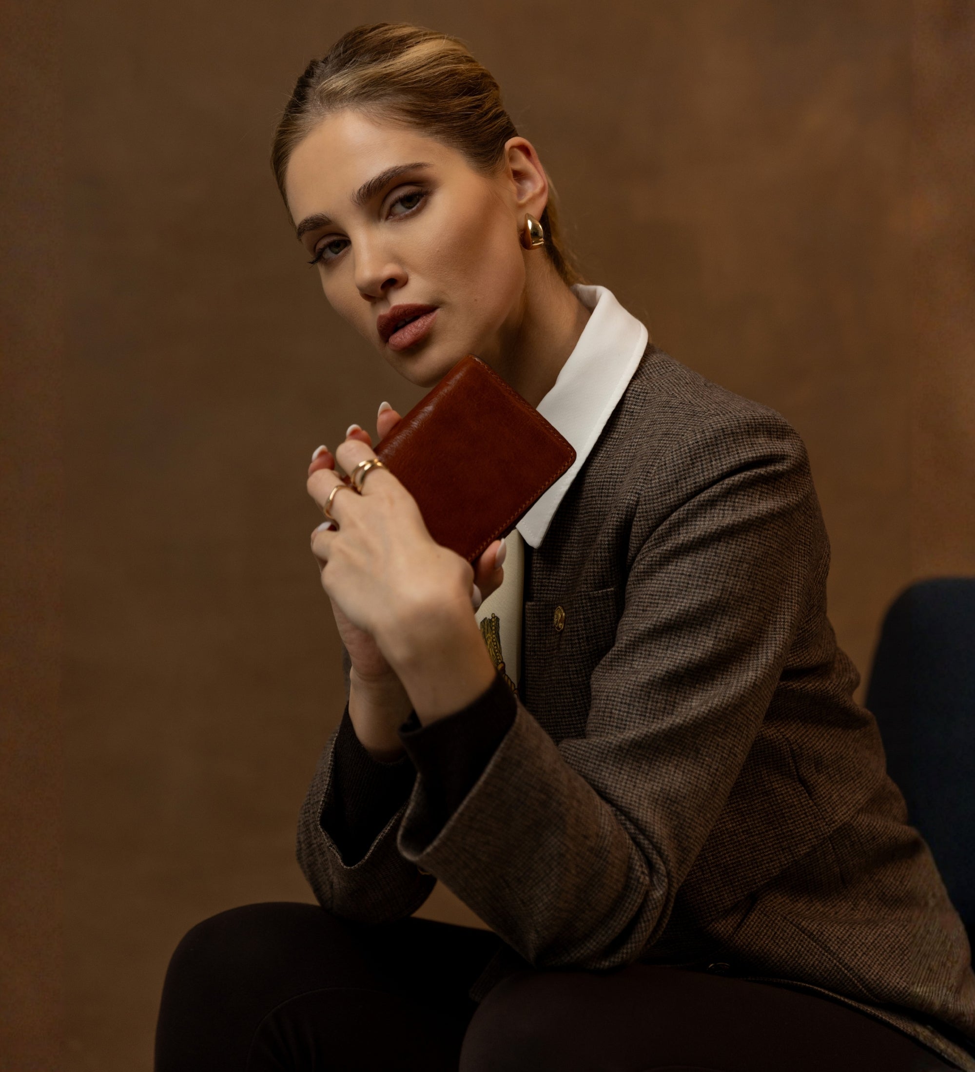 Small Leather Passport Holder for Women - Gulliver's Travels