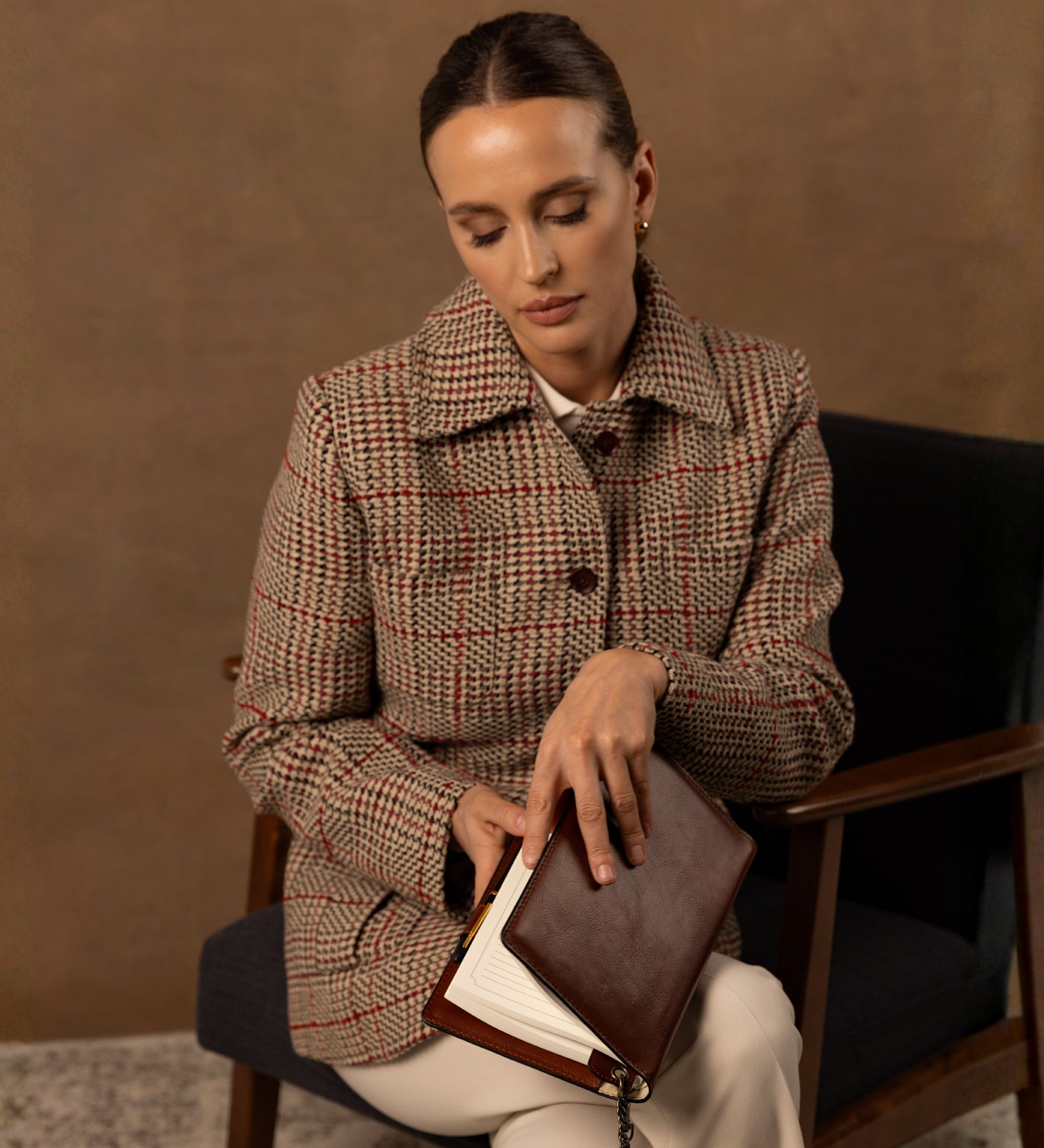 Womens Leather Journal with Refillable A5 Notepad - The Diary of a Nobody