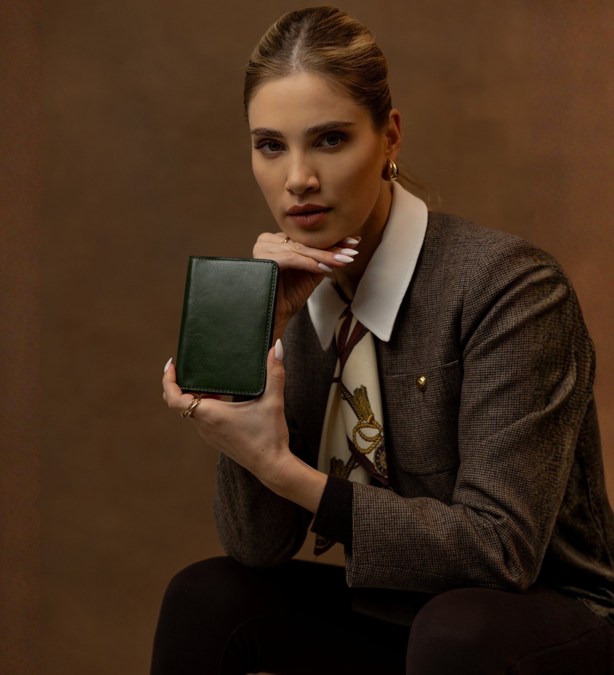 Small Leather Passport Holder for Women - Gulliver's Travels