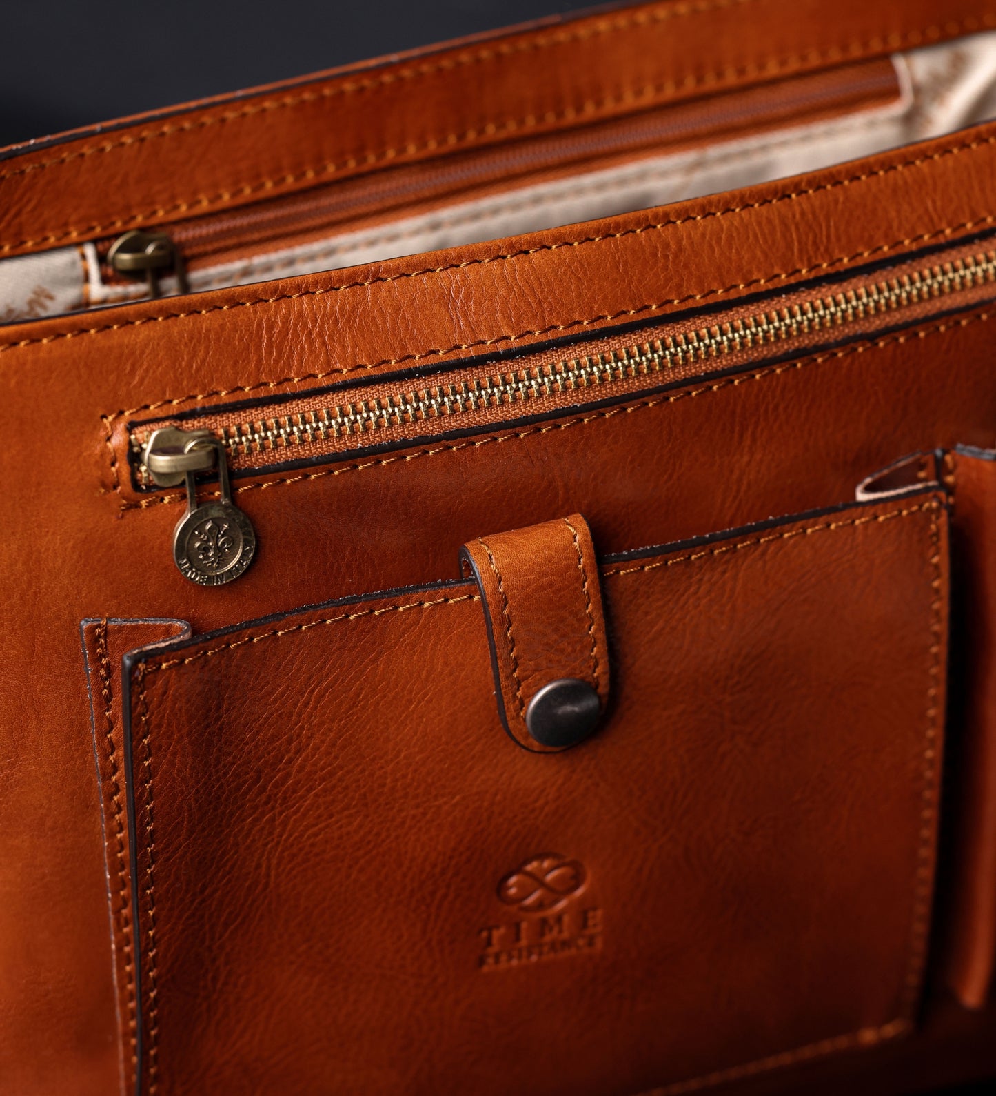 Leather Messenger Bag – The Stranger